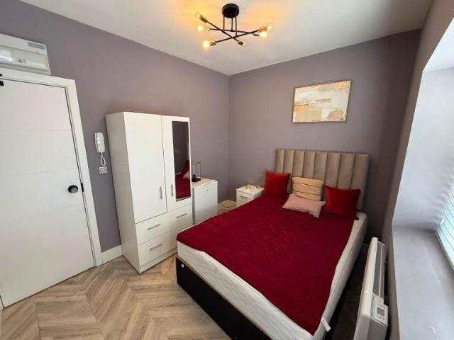 Flat for rent in West Drayton, Greater London