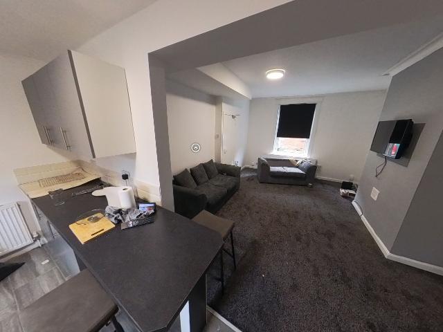 Flat for rent in Hyde Park, West Yorkshire