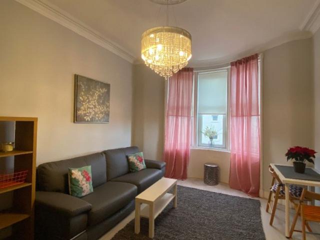 Flat for rent in Broomhill, Scotland
