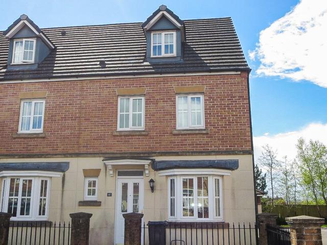 Flat for rent in Falcon Lodge, Wales
