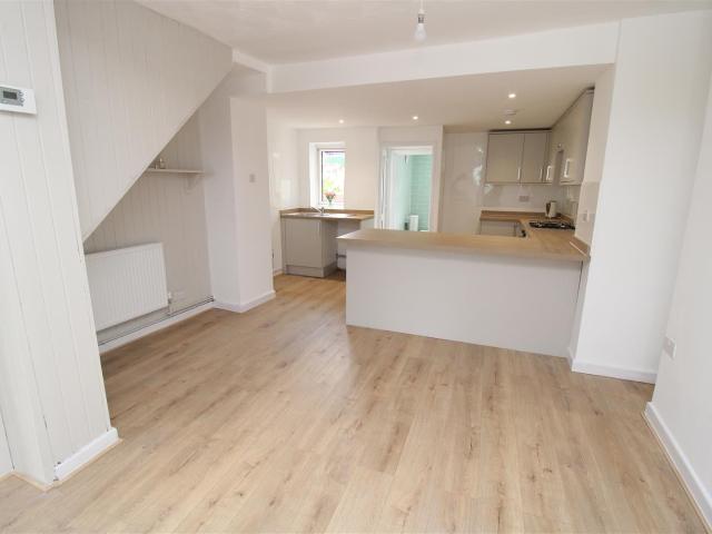 Flat for rent in Trallwn, Pontypridd