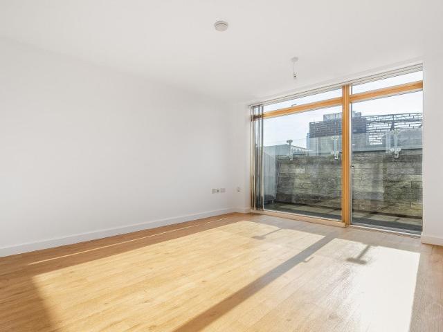 Flat for rent in London Borough of Lewisham, Deptford