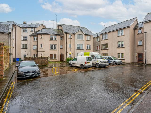 Flat for rent in Whifflet, Coatbridge