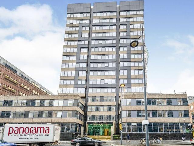 Flat for rent in Calderstones