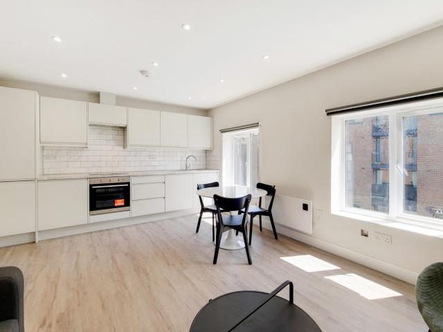 Flat for rent in Furzedown, Greater London