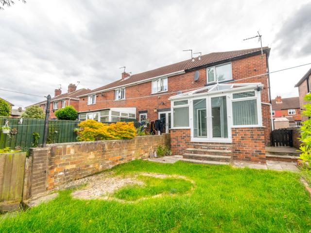 Flat for rent in Tingley, West Yorkshire