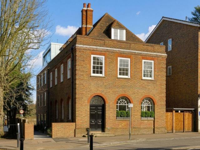 Flat for rent in Blackhills, Surrey