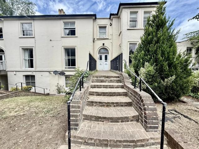 Flat for rent in Friern Barnet, Greater London