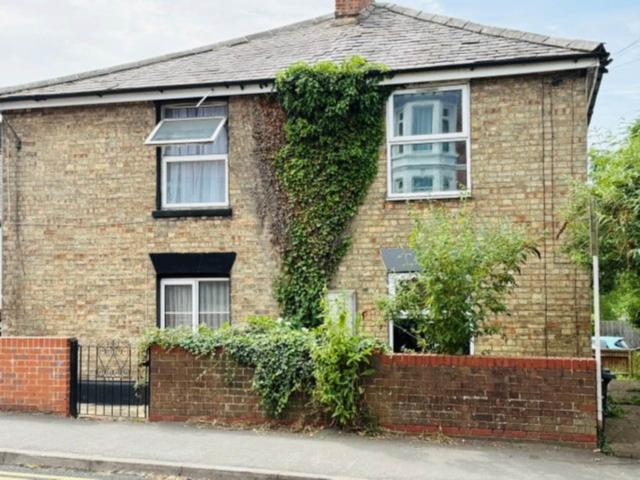 Apartment for rent in Totteridge, Cressex