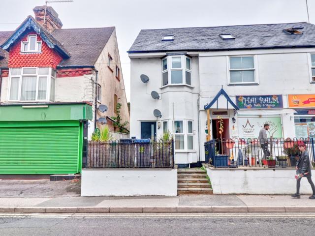 Flat for rent in Totteridge, Cressex