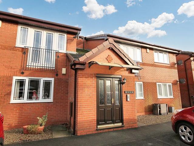 Flat for rent in Clough, Burnedge