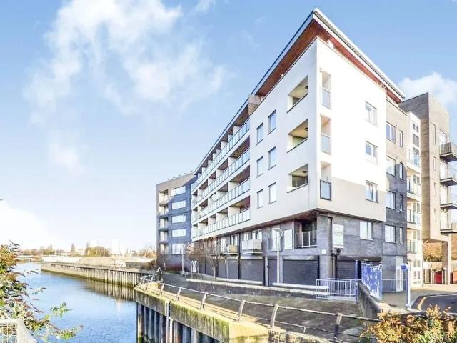 Flat for rent in Roding Riverside, Greater London