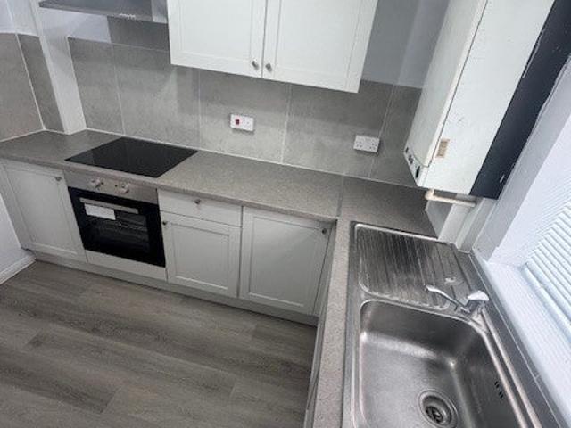 Flat for rent in Little Stanmore, Greater London