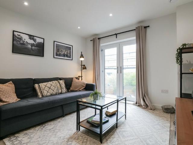 Flat for rent in Falcon Lodge, Wales