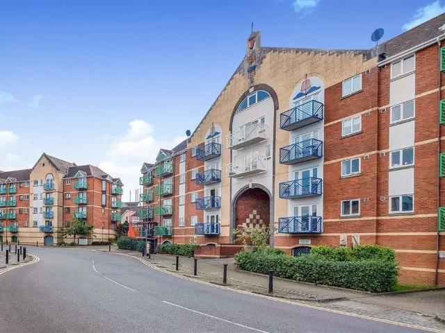 Flat for rent in Nangreaves, Wales