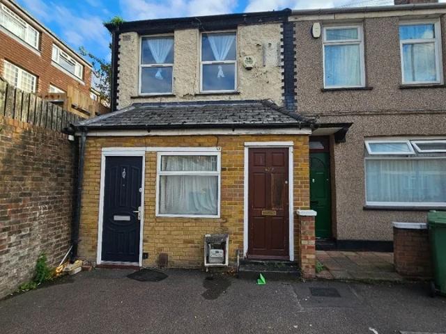 Flat for rent in Custom House, Greater London