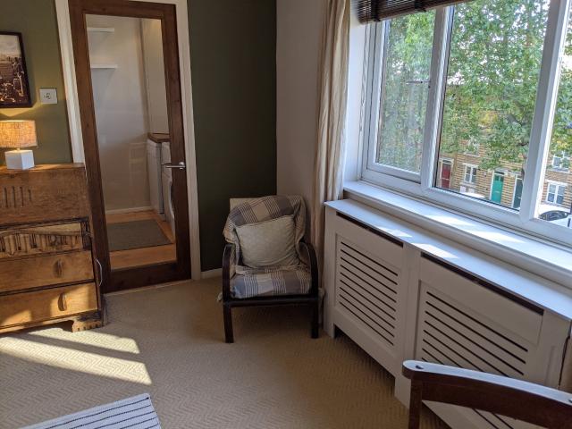 Flat for rent in College Park, Greater London