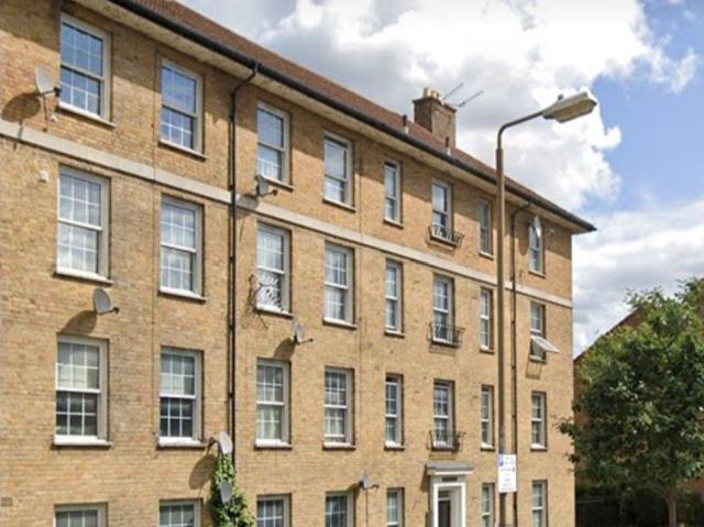 Flat for rent in Charlton, Greater London