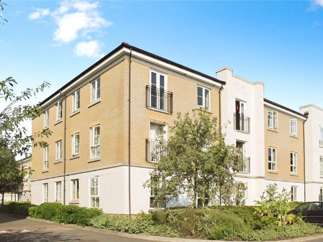 Flat for rent in Woking, Surrey