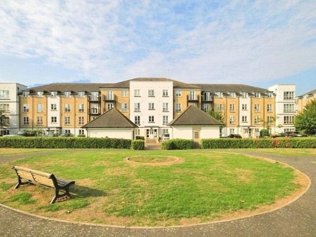 Flat for rent in Knaphill, Woking