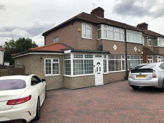 Flat for rent in Queensbury, Greater London
