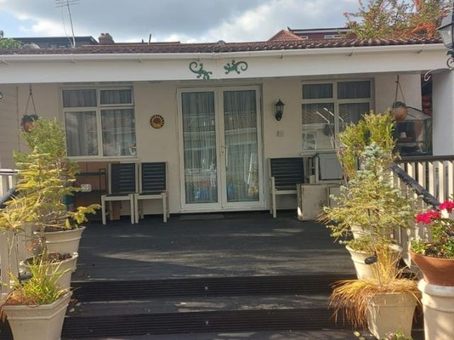 Flat for rent in London Borough of Ealing, Greater London