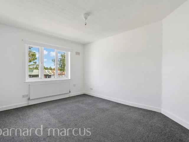 Flat for rent in Hampton Hill, Greater London