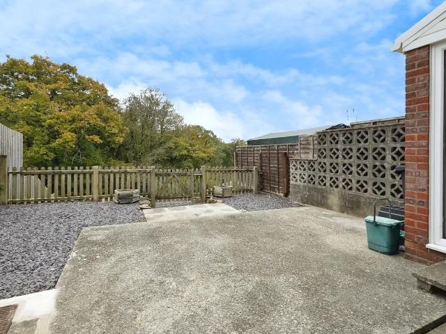 Flat for rent in Cilybebyll, Alltwen