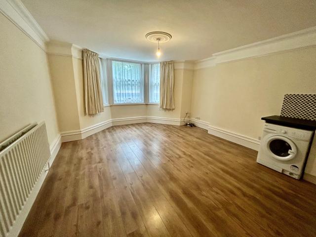 Flat for rent in Calderstones