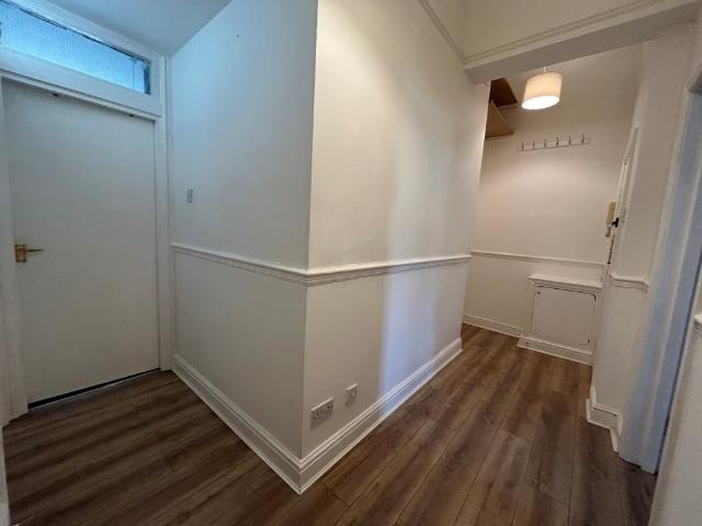 Flat for rent in Calderstones