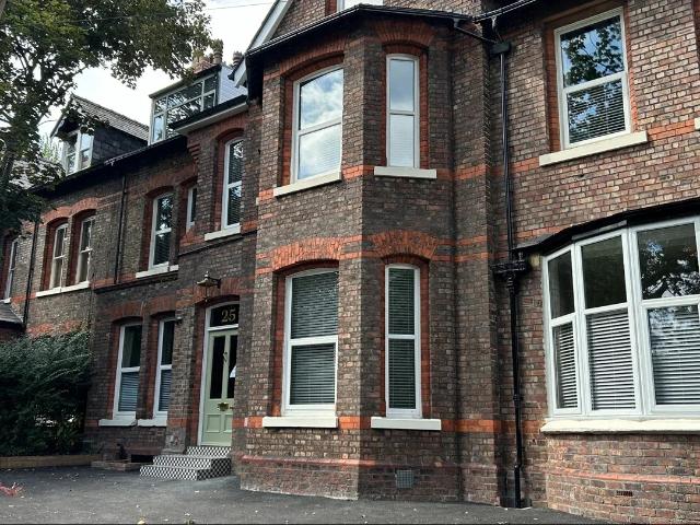 Flat for rent in Calderstones