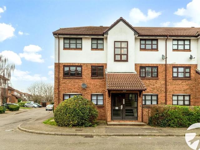 Flat for rent in Worcester Park Estate, Monks Orchard