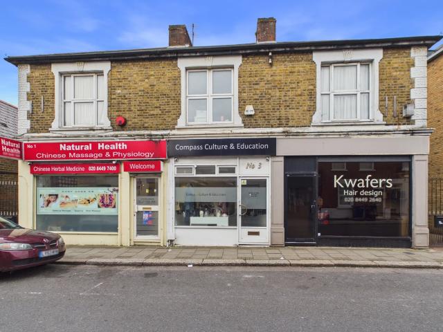 Flat for rent in London Borough of Barnet, Greater London