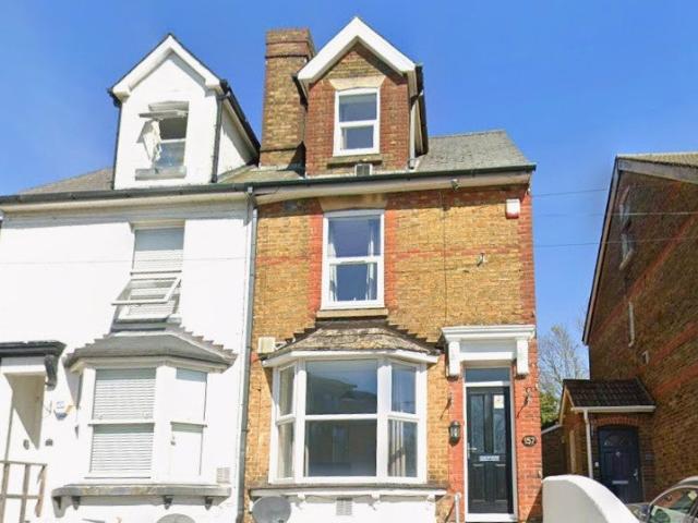 Flat for rent in Vinters Park, Midway