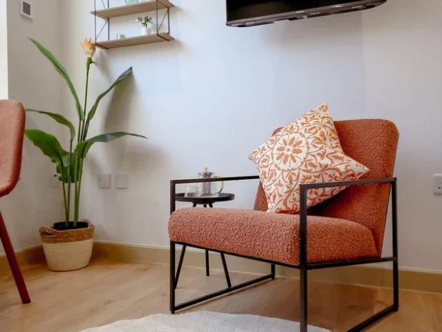 Flat for rent in Vinters Park, Midway