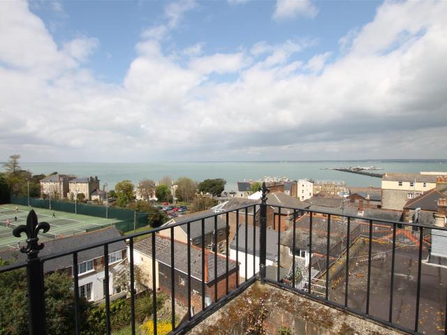 Flat for rent in Binstead, Ryde