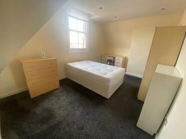 Flat for rent in Little Woodhouse, Leeds