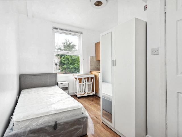 Flat for rent in Upper Clapton, Greater London