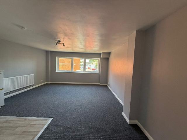 Flat for rent in London Borough of Merton, Mitcham