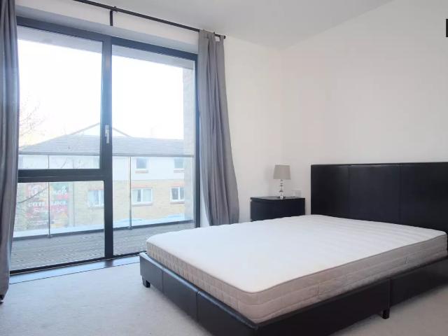 Flat for rent in Poplar Grove, Greater London