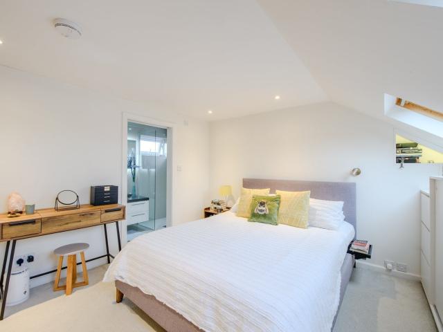 Flat for rent in London Borough of Richmond upon Thames, Greater London