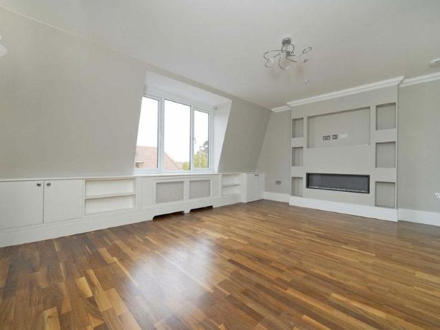 Flat for rent in East Sheen, Greater London
