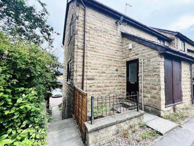 Flat for rent in Farsley, West Yorkshire