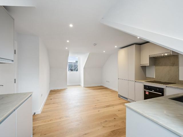 Flat for rent in London Borough of Croydon, Shirley