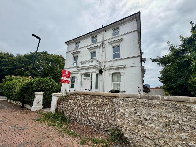 Flat for rent in Upperton, Eastbourne