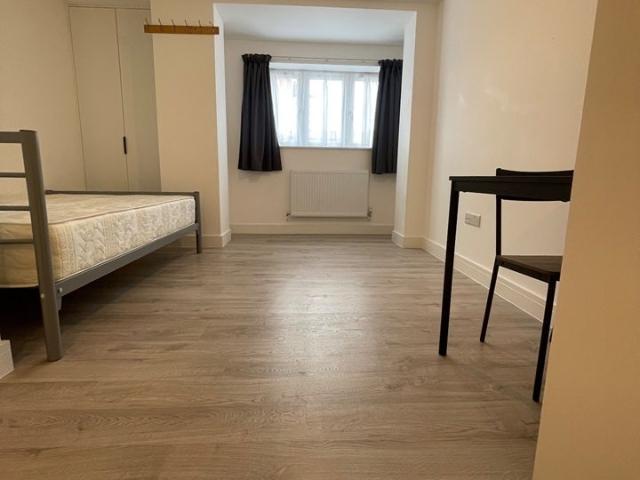 Flat for rent in Bowes, Bowes Park