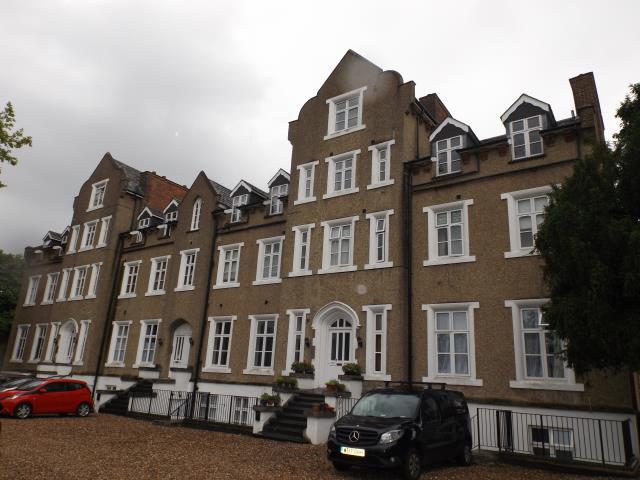 Flat for rent in Slough