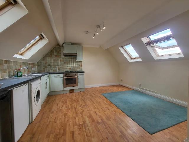 Flat for rent in London Borough of Ealing, Greater London