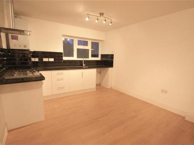 Flat for rent in Stanmore Broadway, Greater London