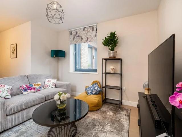 Flat for rent in Connaught Park, Bushey